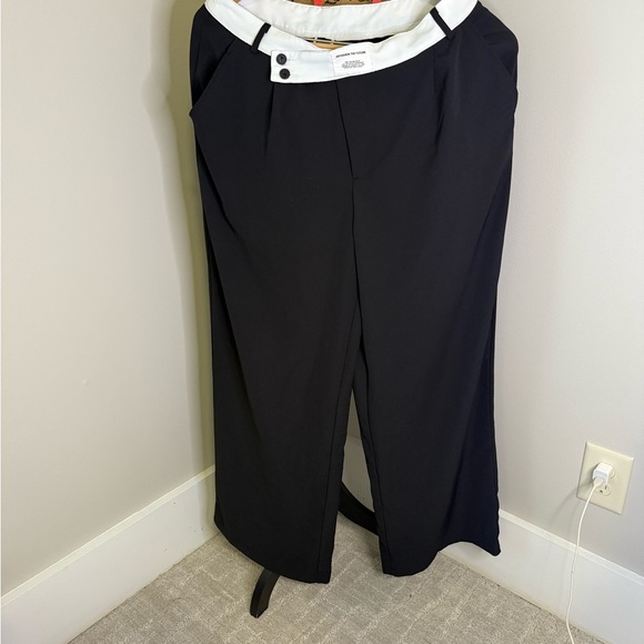 Stylish Black and White Women's Trousers - Picture 2 of 6